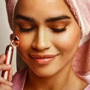 NWT SKIN GYM Rose Quartz Revati Vibrating Beauty Guasha ToolRetail $59.00